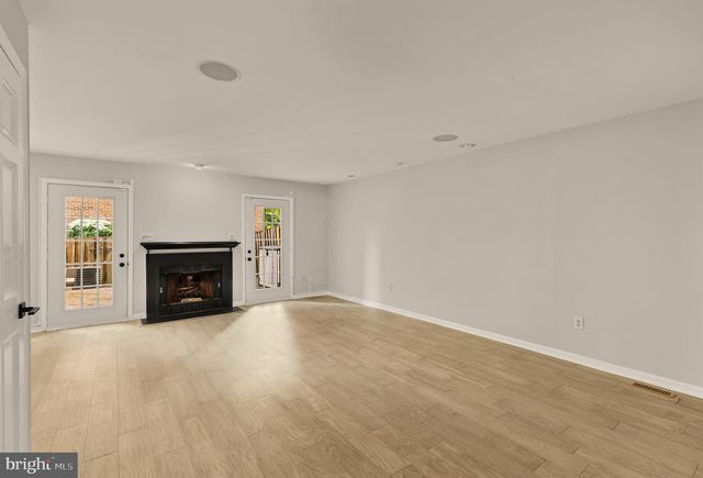 7553 CHRISLAND CV, Falls Church, VA 22042
