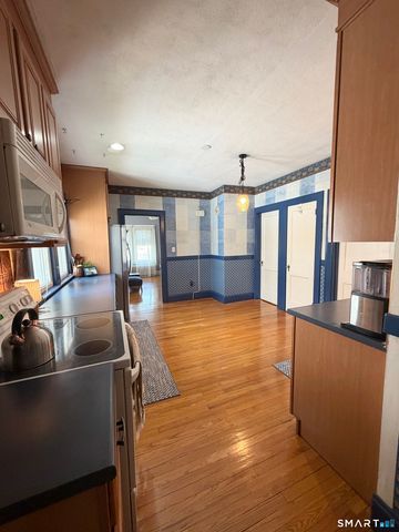 118 Cambridge Street 2nd Floor, West Hartford, CT 06110