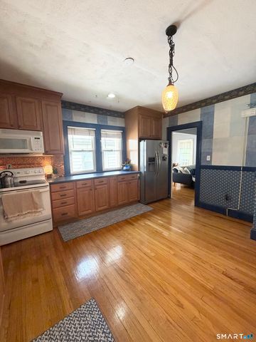 118 Cambridge Street 2nd Floor, West Hartford, CT 06110