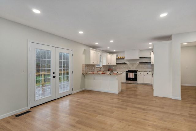 288 River Pass Drive, Marshfield, MO 65706