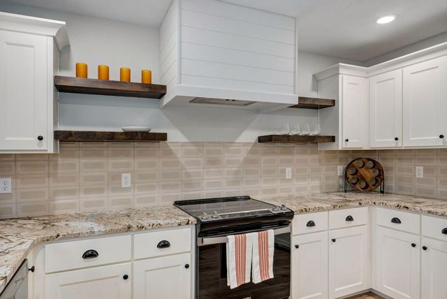 288 River Pass Drive, Marshfield, MO 65706