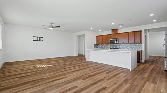 801 Billhook Dr, Vacaville, CA 95687