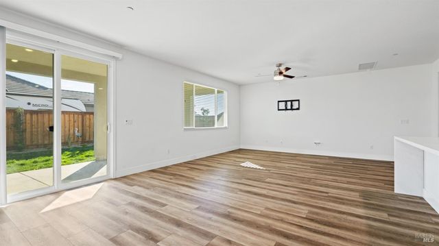 801 Billhook Dr, Vacaville, CA 95687