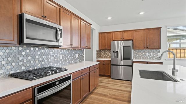 801 Billhook Dr, Vacaville, CA 95687