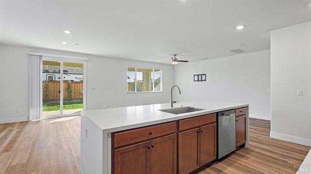 801 Billhook Dr, Vacaville, CA 95687