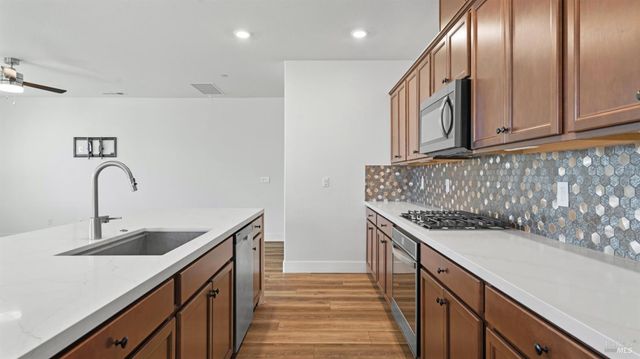 801 Billhook Dr, Vacaville, CA 95687