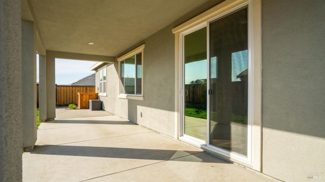 801 Billhook Dr, Vacaville, CA 95687