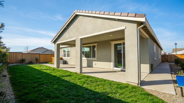 801 Billhook Dr, Vacaville, CA 95687