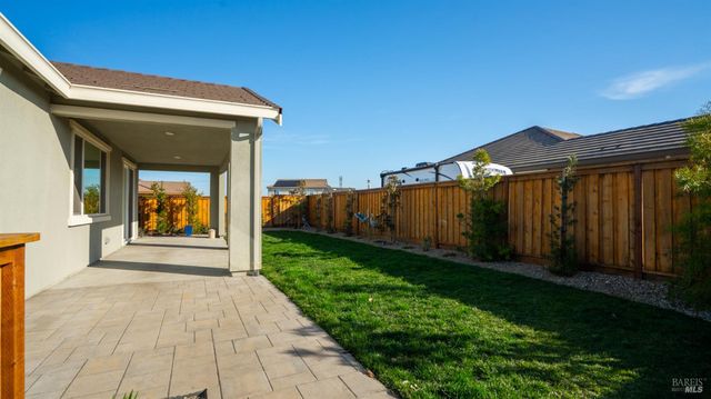 801 Billhook Dr, Vacaville, CA 95687