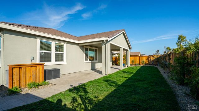801 Billhook Dr, Vacaville, CA 95687