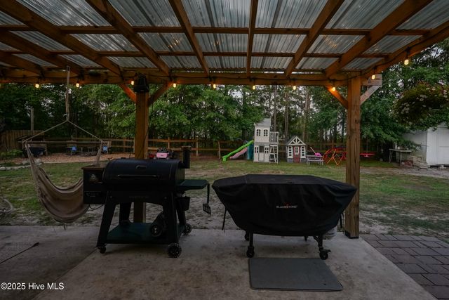 215 Chestwood Drive, Hubert, NC 28539