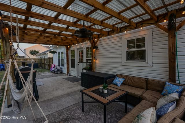 215 Chestwood Drive, Hubert, NC 28539