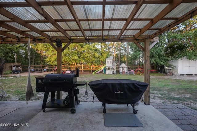 215 Chestwood Drive, Hubert, NC 28539