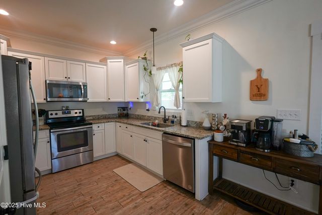 215 Chestwood Drive, Hubert, NC 28539