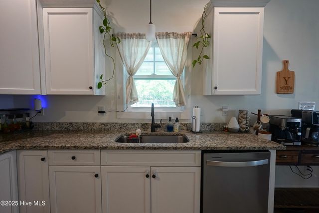 215 Chestwood Drive, Hubert, NC 28539