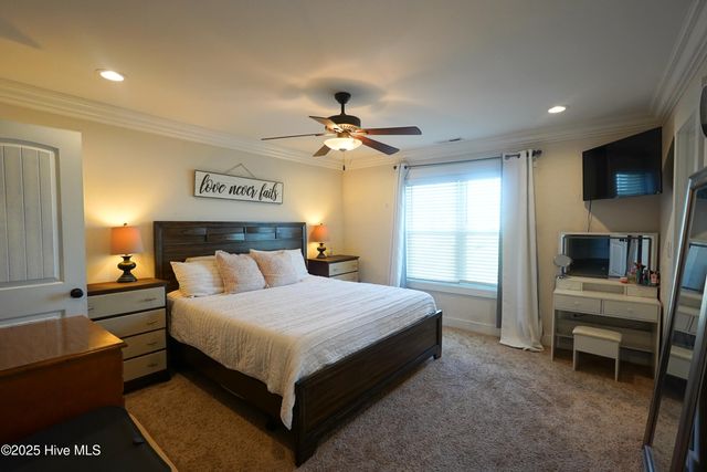 215 Chestwood Drive, Hubert, NC 28539