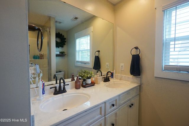 215 Chestwood Drive, Hubert, NC 28539