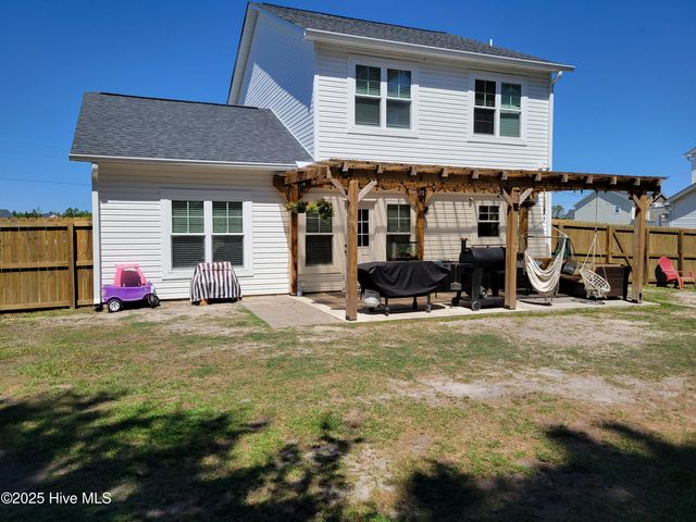 215 Chestwood Drive, Hubert, NC 28539
