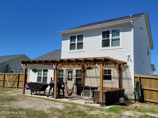 215 Chestwood Drive, Hubert, NC 28539