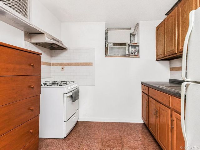 1858 Phelan Place, Bronx, NY 10453