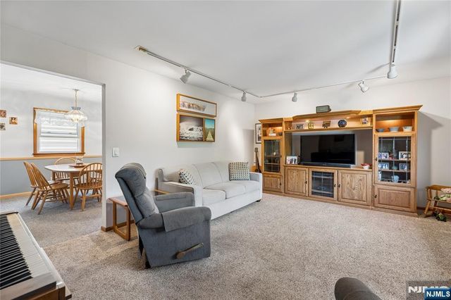 4 Dogwood Terrace, Wayne, NJ 07470