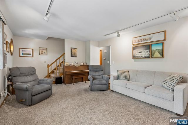 4 Dogwood Terrace, Wayne, NJ 07470