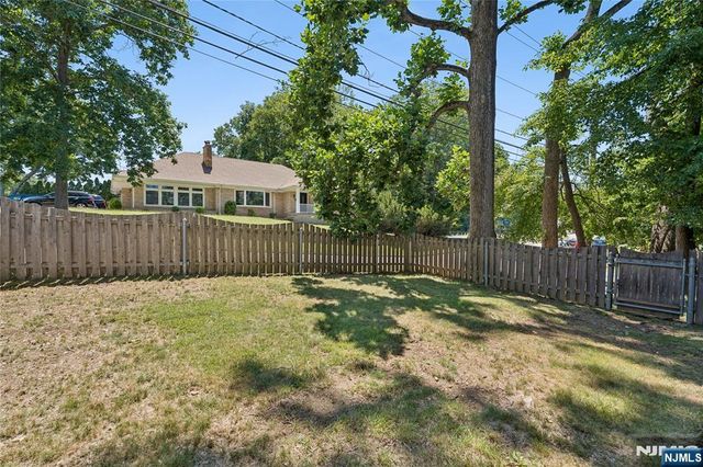 4 Dogwood Terrace, Wayne, NJ 07470