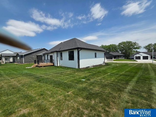 1043 Tuscan Trail, Hickman, NE 68372