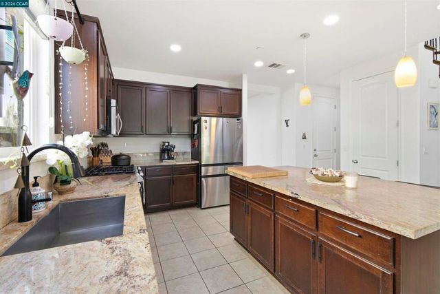 2129 Lariat Dr, Fairfield, CA 94534