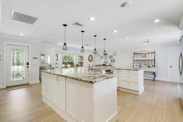 8352 N 154th Ct Road N, Palm Beach Gardens, FL 33418