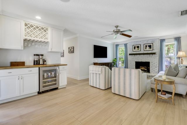 8352 N 154th Ct Road N, Palm Beach Gardens, FL 33418