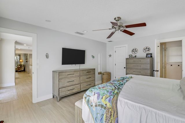8352 N 154th Ct Road N, Palm Beach Gardens, FL 33418
