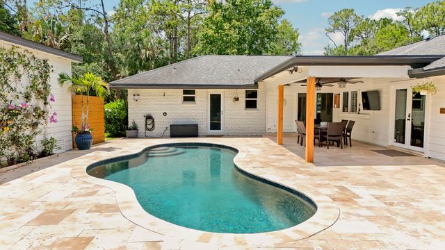 8352 N 154th Ct Road N, Palm Beach Gardens, FL 33418
