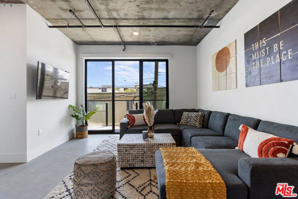 3800 Mentone Avenue 404, Culver City, CA 90232