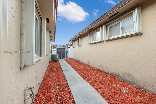3254 W 78th St, Hialeah, FL 33018