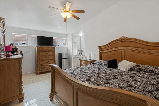 3254 W 78th St, Hialeah, FL 33018