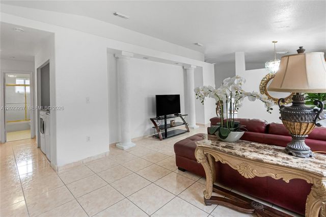 3254 W 78th St, Hialeah, FL 33018