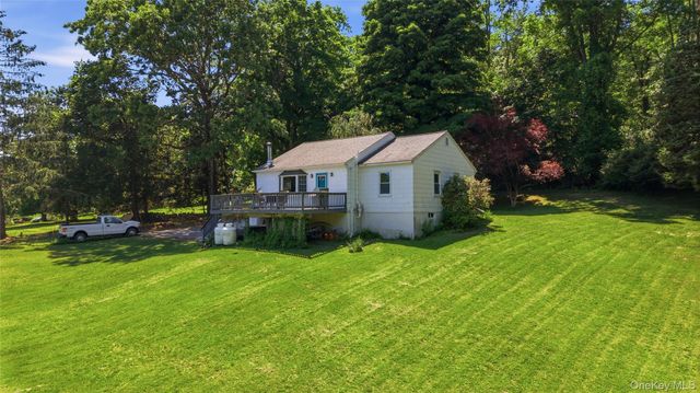 11 Valley View Road, Hopewell Junction, NY 12533
