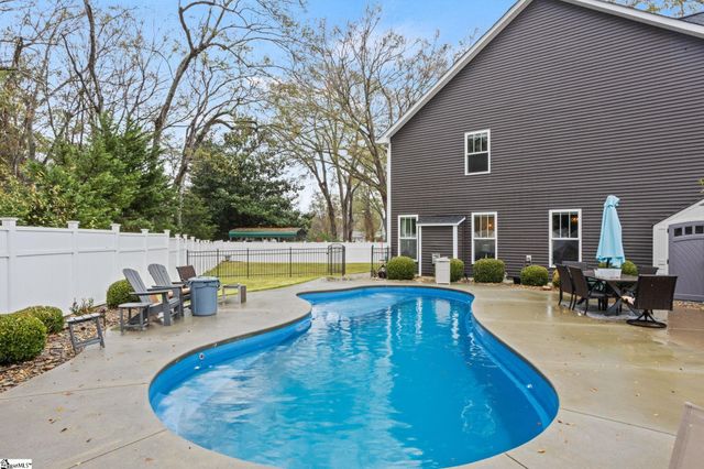 105 Inn Circle, Fountain Inn, SC 29644