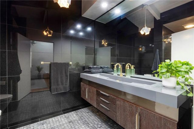 10 66th Place, Long Beach, CA 90803