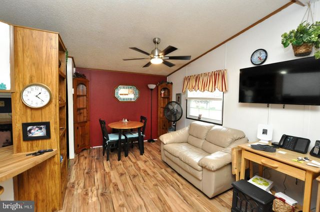 872 WOODCHUCK DR, Mount Laurel, NJ 08054