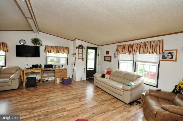 872 WOODCHUCK DR, Mount Laurel, NJ 08054