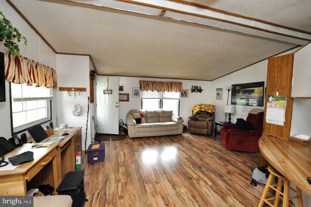 872 WOODCHUCK DR, Mount Laurel, NJ 08054