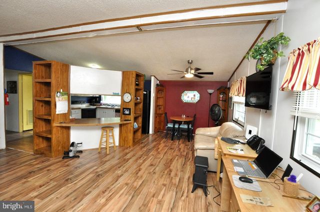 872 WOODCHUCK DR, Mount Laurel, NJ 08054