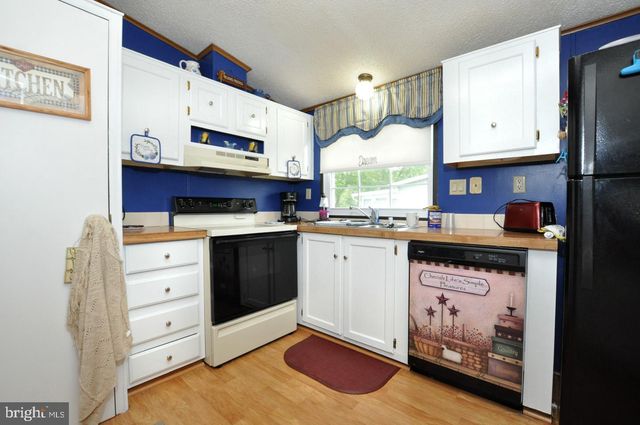 872 WOODCHUCK DR, Mount Laurel, NJ 08054