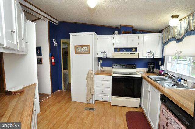 872 WOODCHUCK DR, Mount Laurel, NJ 08054