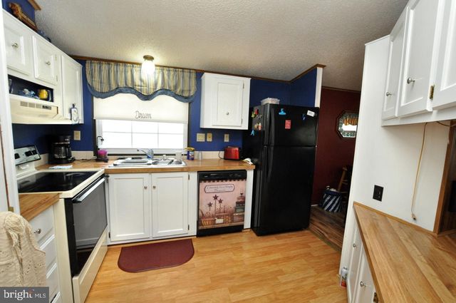 872 WOODCHUCK DR, Mount Laurel, NJ 08054