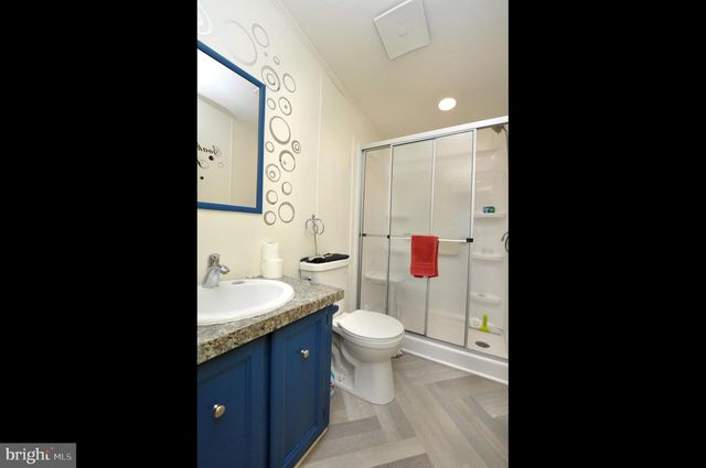 872 WOODCHUCK DR, Mount Laurel, NJ 08054
