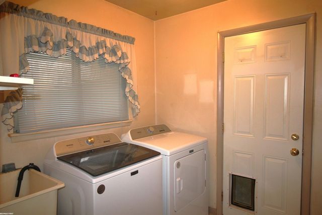 494 Lesdale Drive, Troy, MI 48085