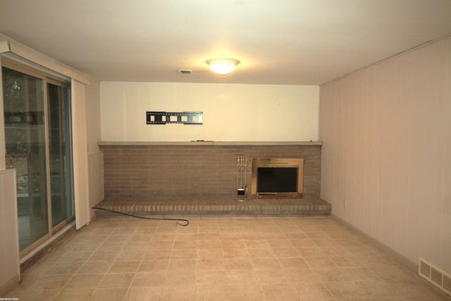 494 Lesdale Drive, Troy, MI 48085